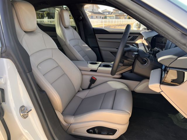 PORSCHE TAYCAN 2025 Image 31