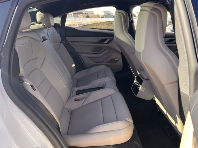 PORSCHE TAYCAN 2025 Image 31