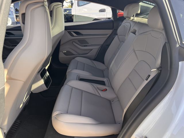 PORSCHE TAYCAN 2025 Image 31