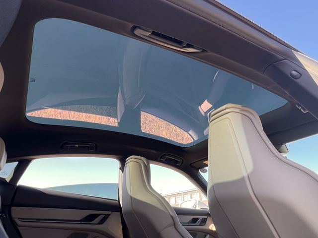 PORSCHE TAYCAN 2025 Image 31