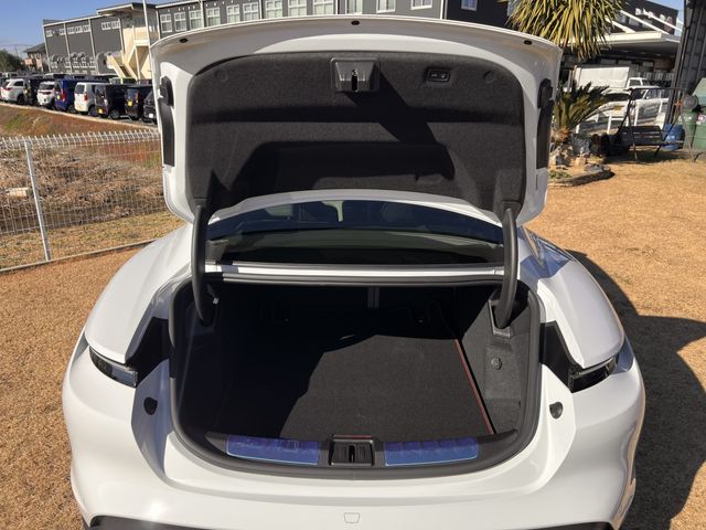 PORSCHE TAYCAN 2025 Image 31