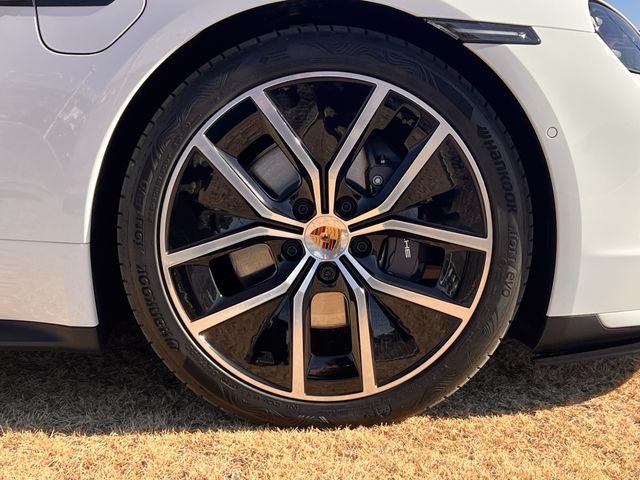 PORSCHE TAYCAN 2025 Image 31