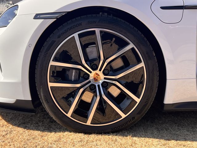 PORSCHE TAYCAN 2025 Image 31