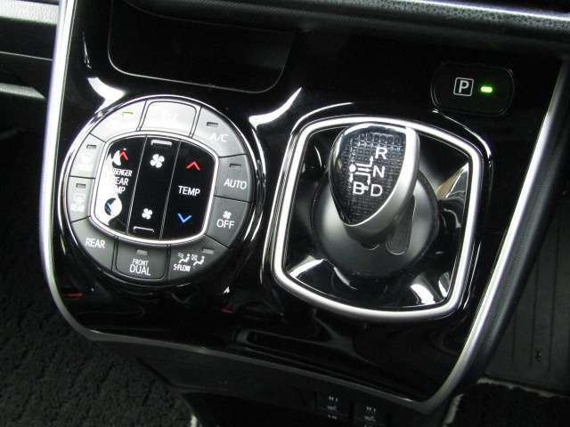 TOYOTA VOXY HYBRID 4WD 2020 Image 31