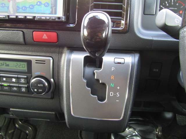 TOYOTA HIACE VAN 2WD 2022 Image 31