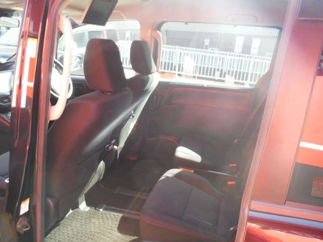 TOYOTA NOAH HYBRID 4WD 2016 Image 31