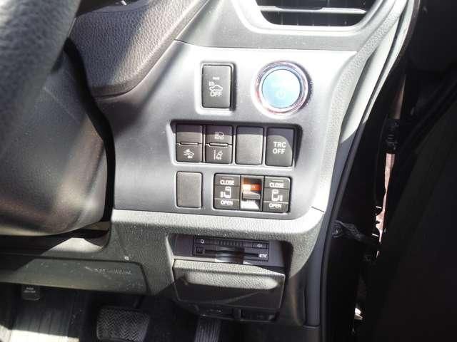 TOYOTA NOAH HYBRID 4WD 2016 Image 31