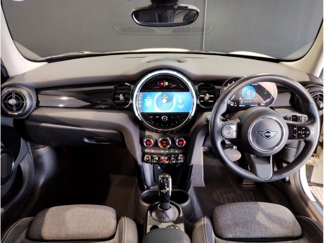 BMW MINI COOPER D 5DOOR 2021 Image 31