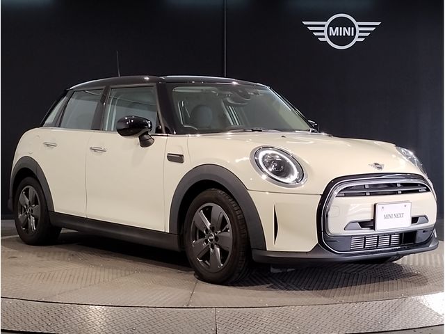 BMW MINI COOPER D 5DOOR 2021 Image 31