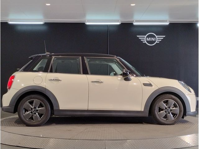 BMW MINI COOPER D 5DOOR 2021 Image 31