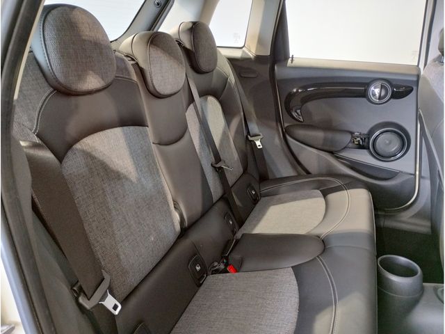 BMW MINI COOPER D 5DOOR 2021 Image 31