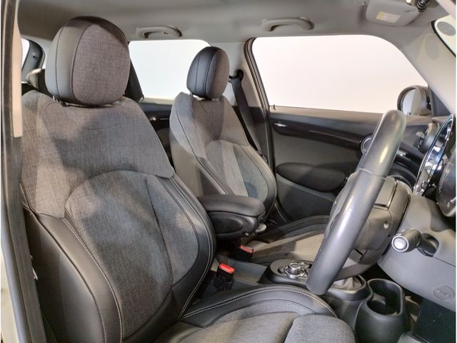 BMW MINI COOPER D 5DOOR 2021 Image 31