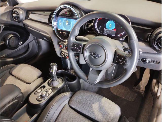 BMW MINI COOPER D 5DOOR 2021 Image 31