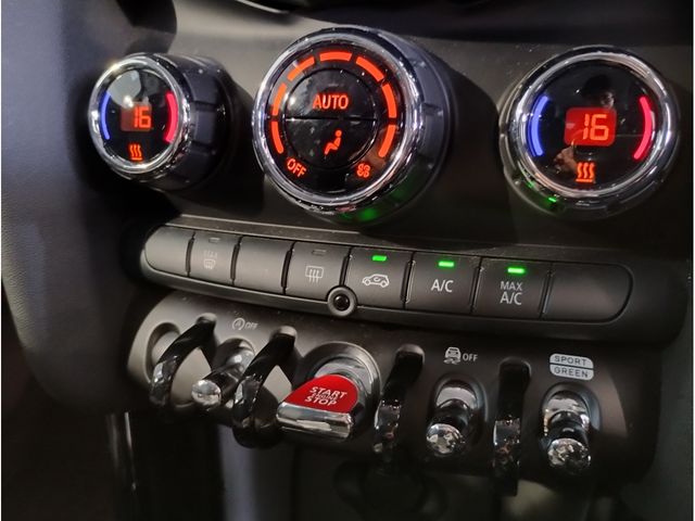 BMW MINI COOPER D 5DOOR 2021 Image 31