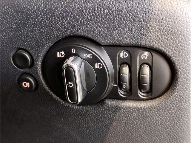 BMW MINI COOPER D 5DOOR 2021 Image 31