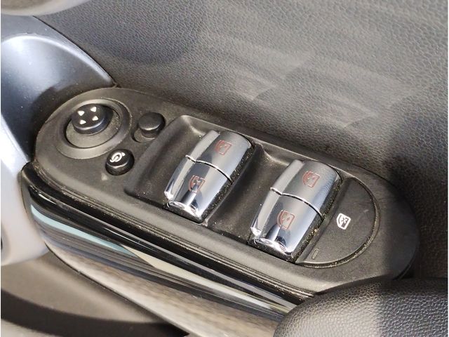 BMW MINI COOPER D 5DOOR 2021 Image 31