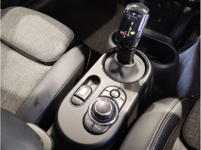 BMW MINI COOPER D 5DOOR 2021 Image 31