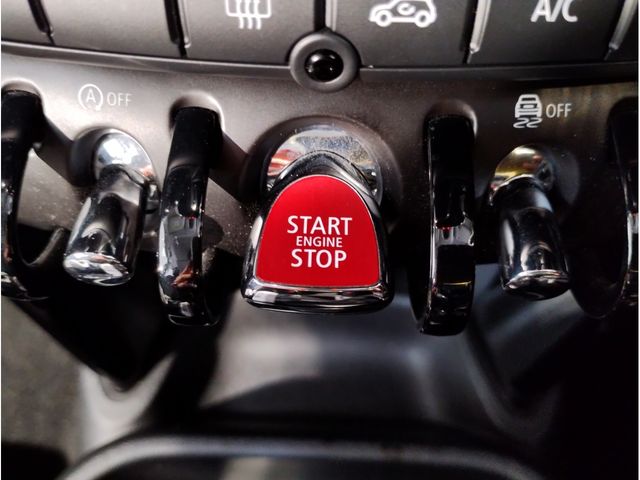 BMW MINI COOPER D 5DOOR 2021 Image 31