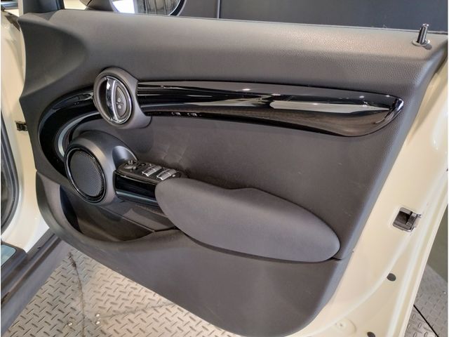 BMW MINI COOPER D 5DOOR 2021 Image 31