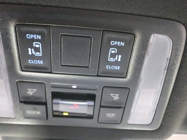 TOYOTA NOAH HYBRID 2022 Image 31