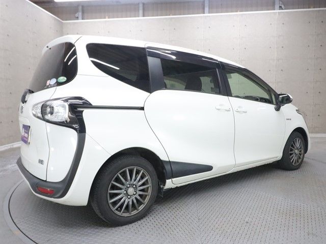 TOYOTA SIENTA HYBRID 2015 Image 31