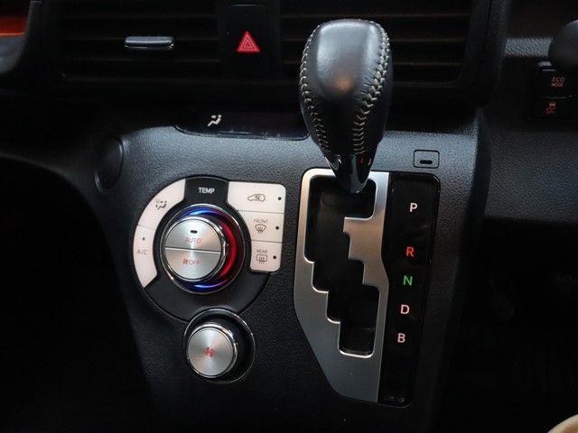 TOYOTA SIENTA HYBRID 2015 Image 31