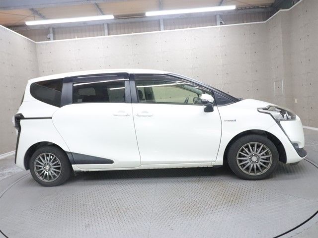 TOYOTA SIENTA HYBRID 2015 Image 31