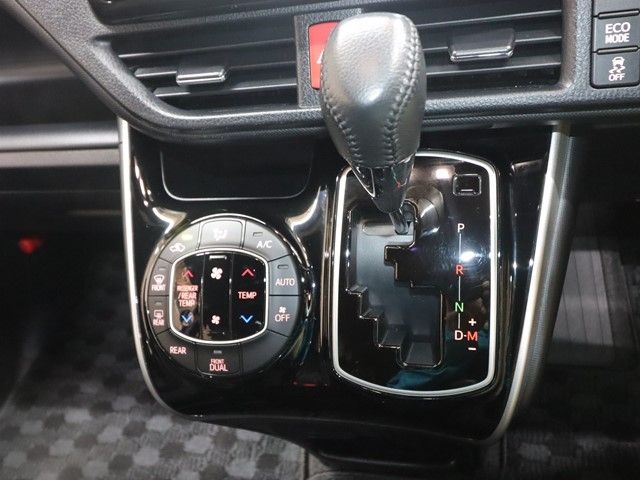 TOYOTA VOXY 2021 Image 31