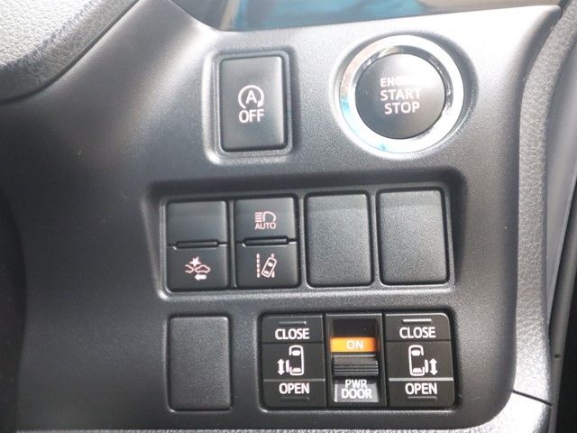 TOYOTA VOXY 2021 Image 31