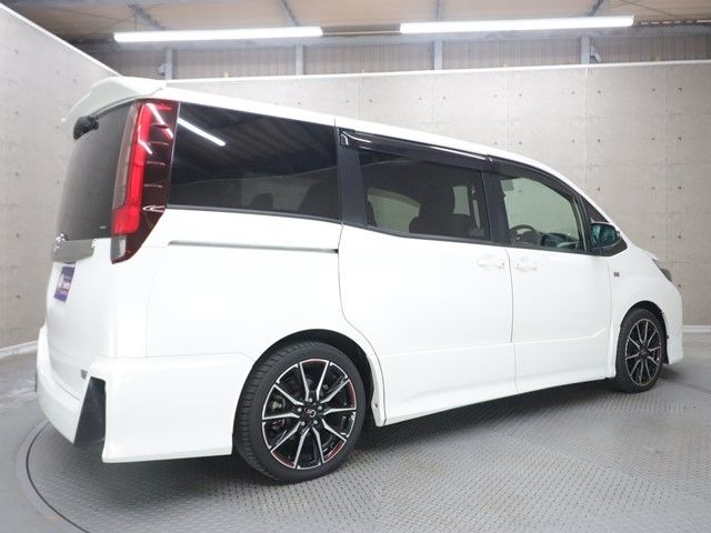 TOYOTA NOAH 2016 Image 31
