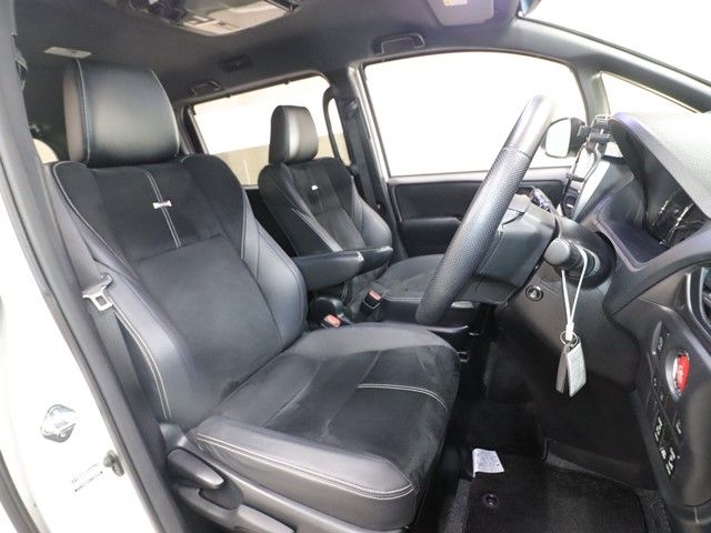 TOYOTA NOAH 2016 Image 31