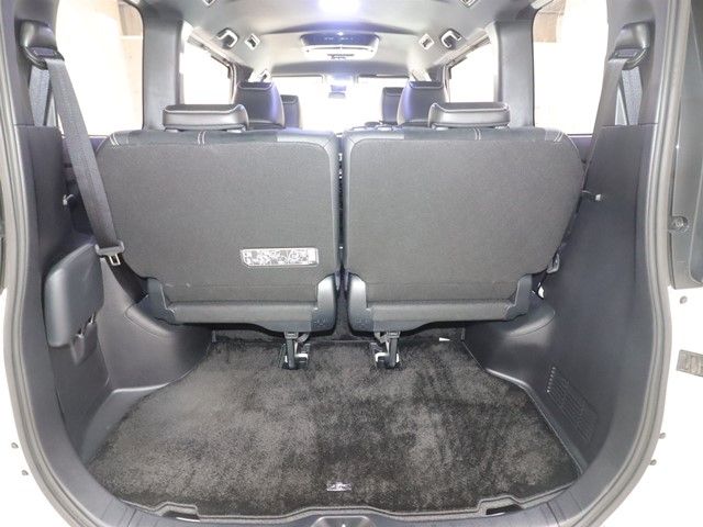 TOYOTA NOAH 2016 Image 31