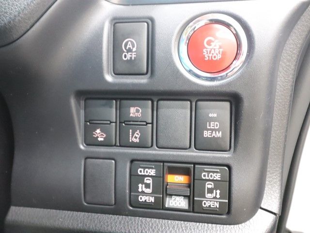 TOYOTA NOAH 2016 Image 31