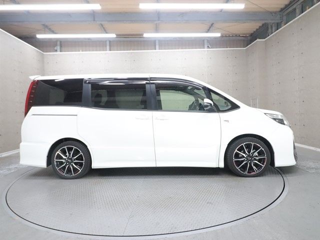 TOYOTA NOAH 2016 Image 31