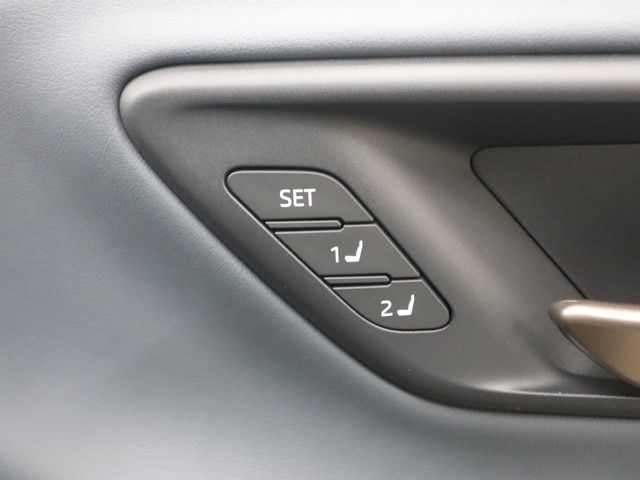 TOYOTA CROWN ESTATE 4WD 2025 Image 31