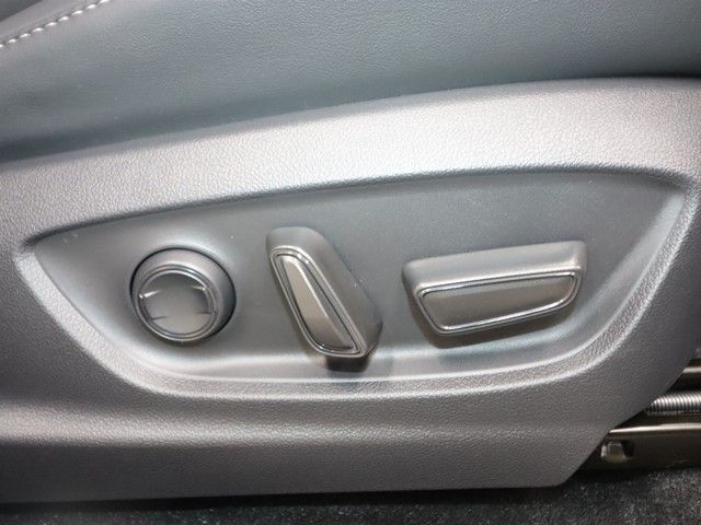 TOYOTA CROWN ESTATE 4WD 2025 Image 31