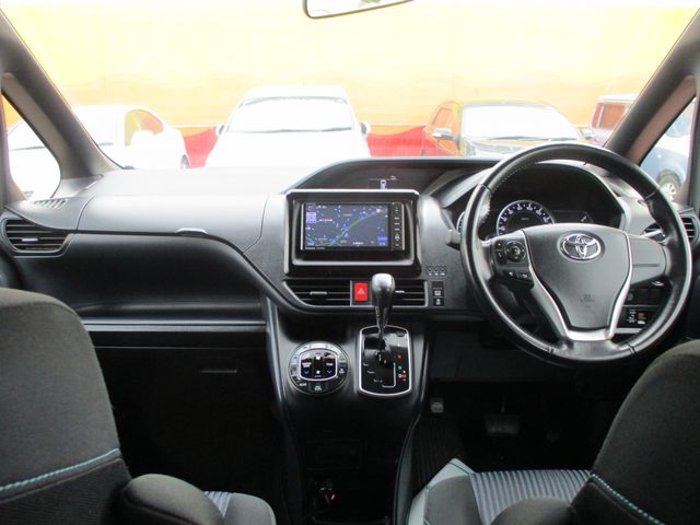 TOYOTA VOXY 2015 Image 31