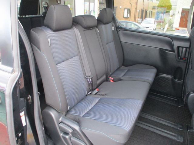 TOYOTA VOXY 2015 Image 31