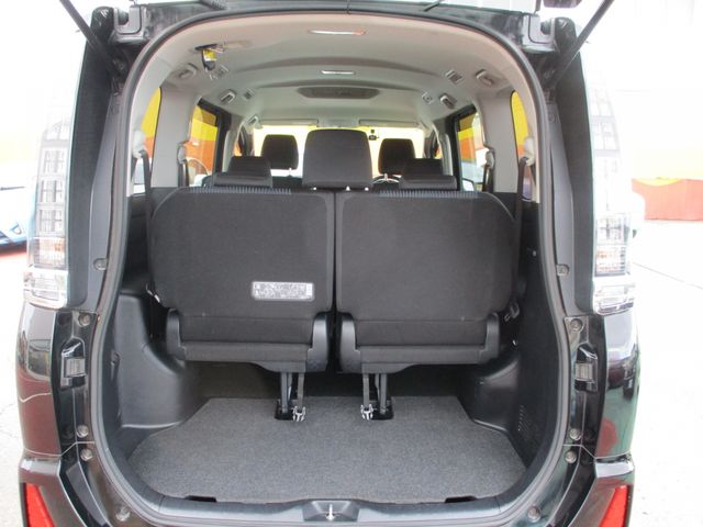 TOYOTA VOXY 2015 Image 31