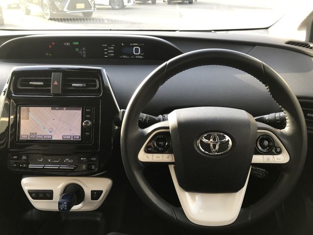TOYOTA PRIUS 4WD 2017 Image 31