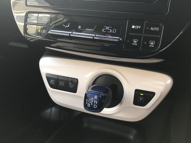 TOYOTA PRIUS 4WD 2017 Image 31