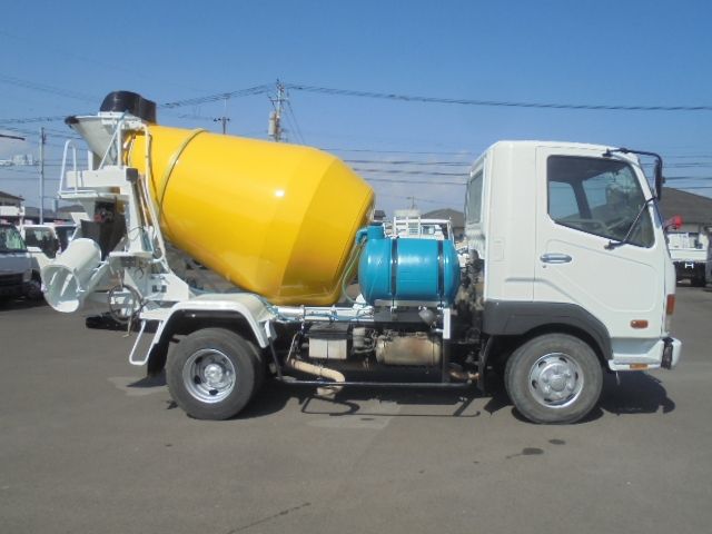 MITSUBISHI FUSOU FIGHTER 2002 Image 31