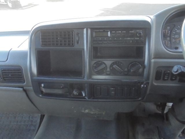 MITSUBISHI FUSOU FIGHTER 2002 Image 31