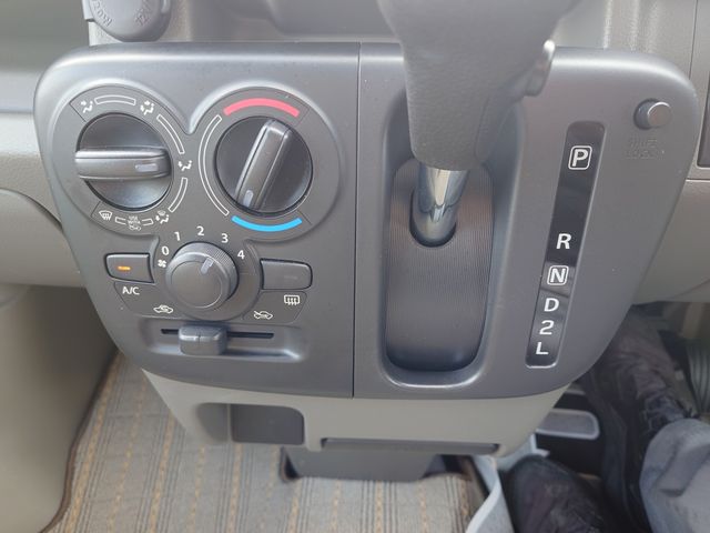 MITSUBISHI MINICAB VAN 2025 Image 31