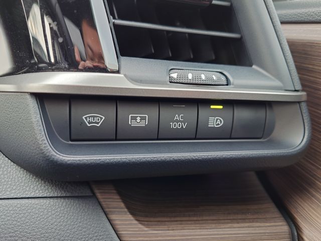 TOYOTA CROWN SEDAN HYBRID 2024 Image 31