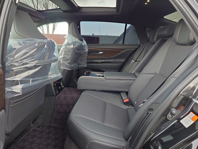 TOYOTA CROWN SEDAN HYBRID 2024 Image 31