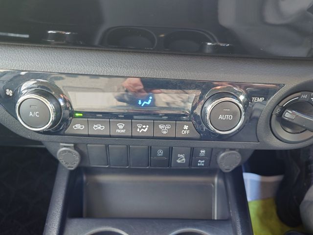 TOYOTA HILUX 4WD 2021 Image 31