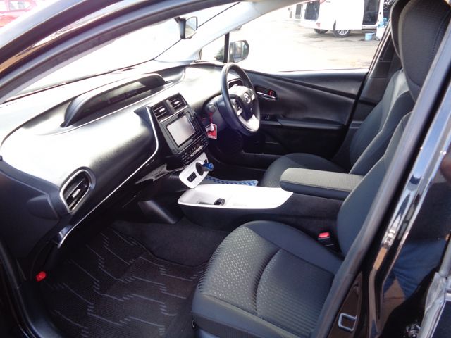 TOYOTA PRIUS 2016 Image 31