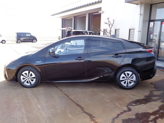 TOYOTA PRIUS 2016 Image 31