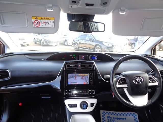 TOYOTA PRIUS 2016 Image 31